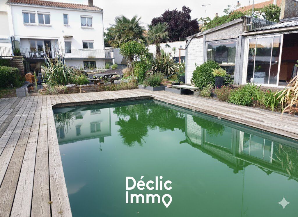 Villa / Maison  T8 à vendre Roche-sur-Yon (La) 85000