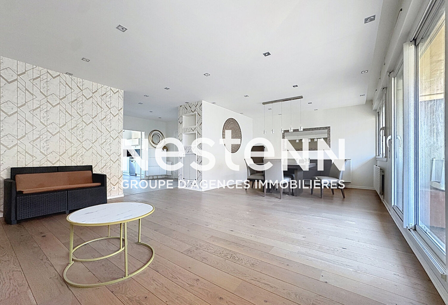 Grand Appartement Bron Type 5 pièces avec 3 chambres Balcon, Cave et Parking - 69500 BRON — photo 1