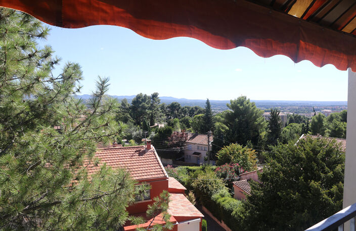 Aix Nord : Superbe vue sur la ville - Dernier étage — photo 2