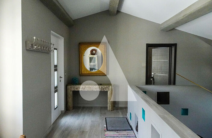 SAINT-RAPHAEL SUPERBE VILLA CONTEMPORAINE AVEC PISCINE ET 5 CHAMBRES — photo 4