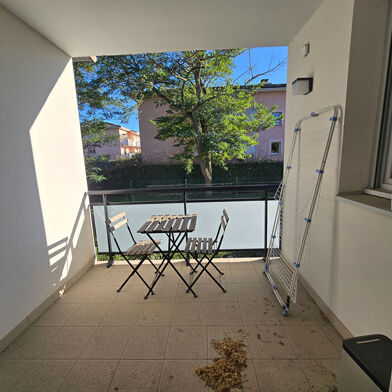 Appartement 3 pièces 812 €