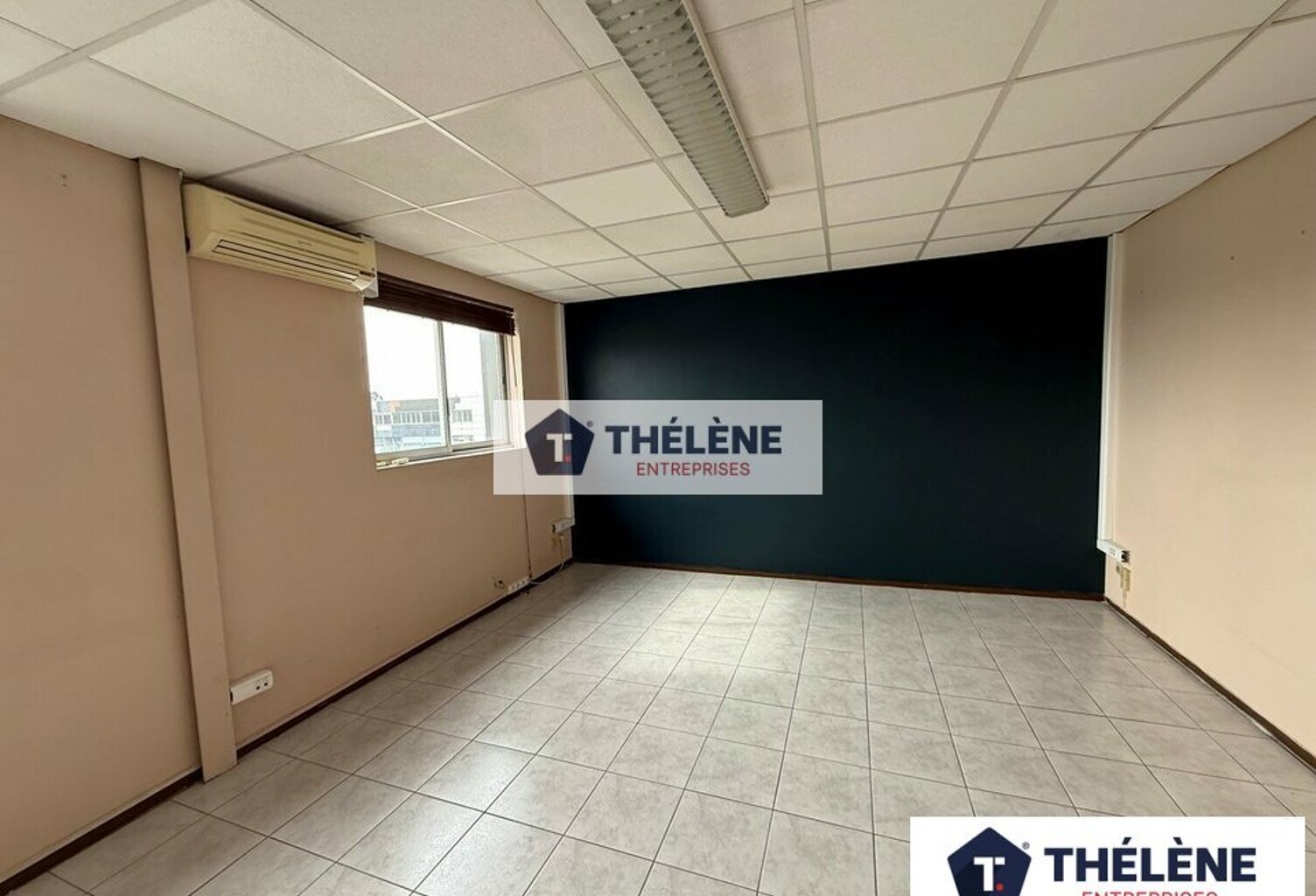 BUREAUX à LOUER — photo 1