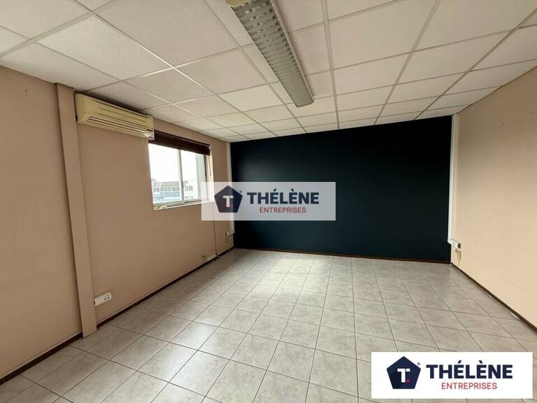 BUREAUX à LOUER — photo 1