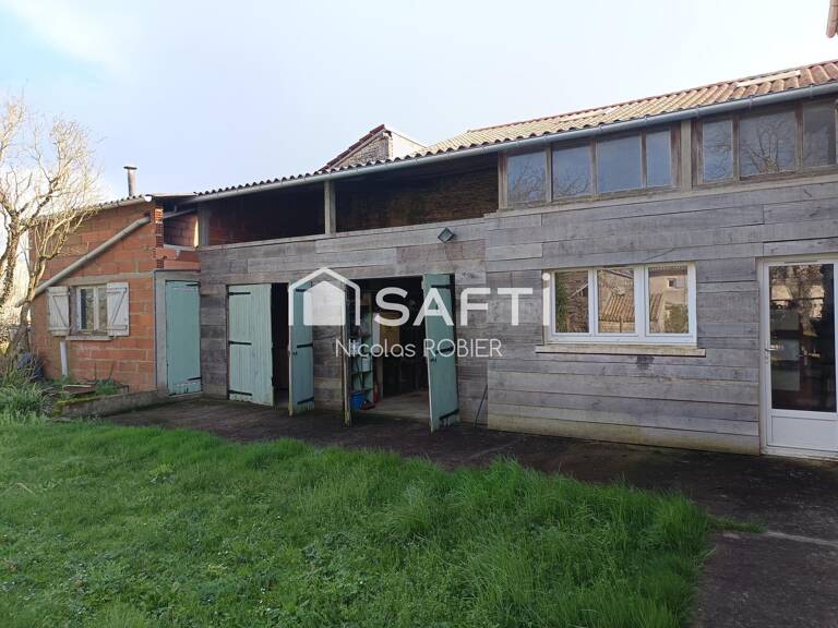 Autonome en Energie C, clim réversible, trois chambres, jardin, dépendances et panneaux solaires !! — photo 1
