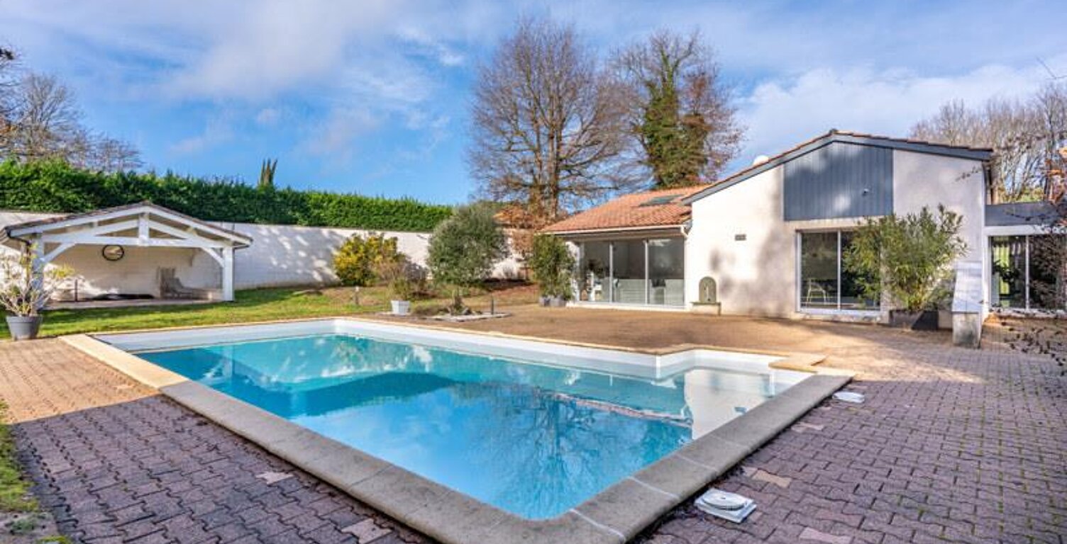 Contemporaine de 8 pièces principales — photo 1