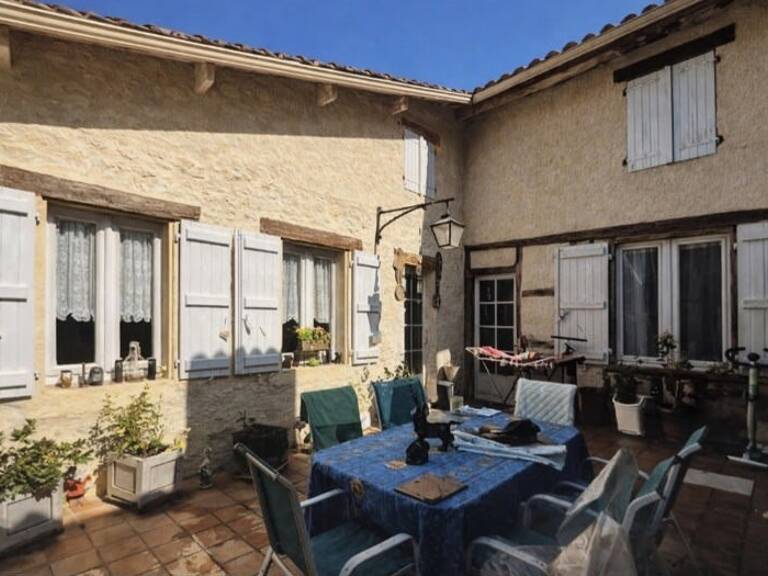Maison en pierre de 4 pièces principales — photo 1