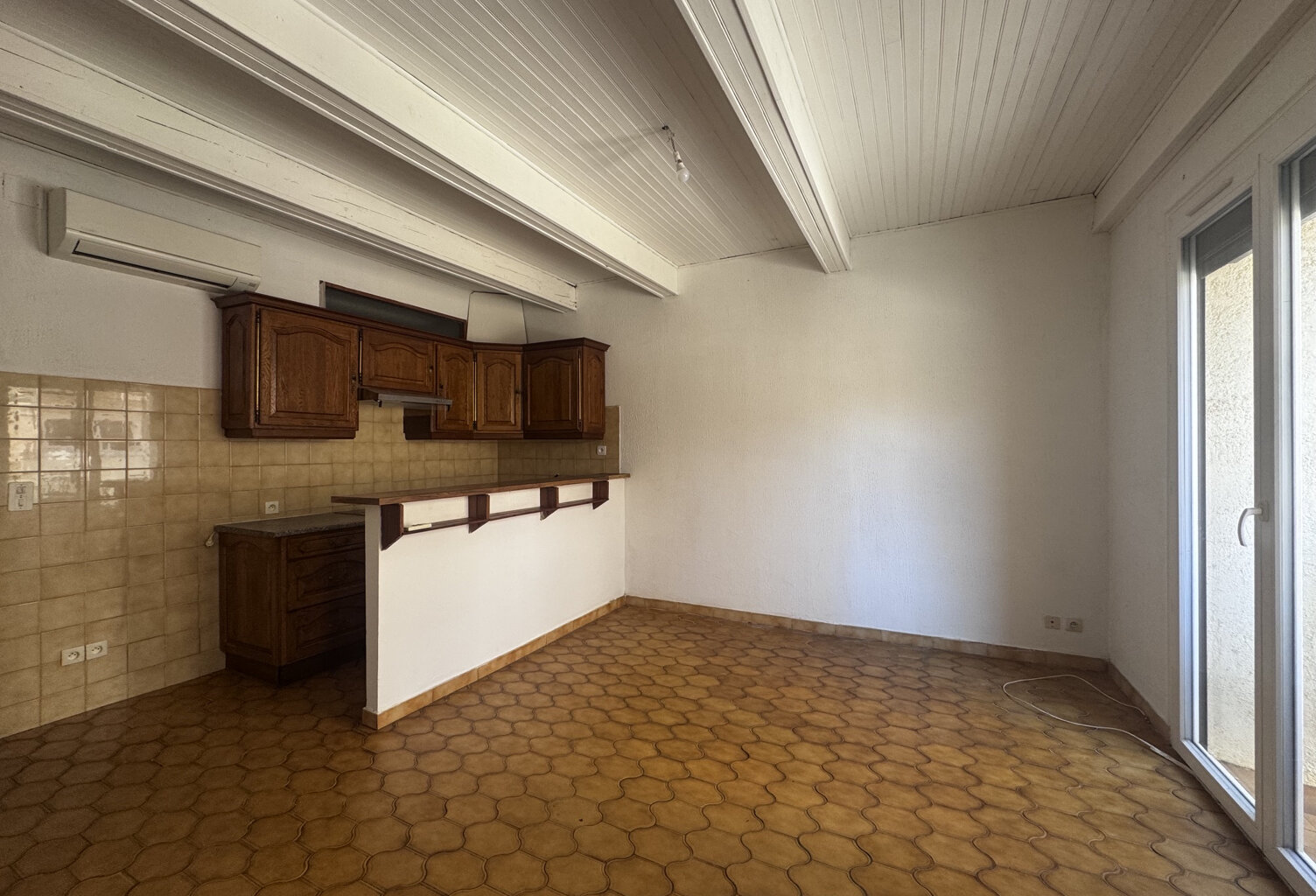 À vendre à Port-Vendres : appartement de 3 pièces avec cour et garage — photo 1