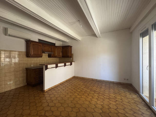 À vendre à Port-Vendres : appartement de 3 pièces avec cour et garage — photo du bien