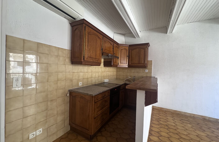 À vendre à Port-Vendres : appartement de 3 pièces avec cour et garage — photo 3