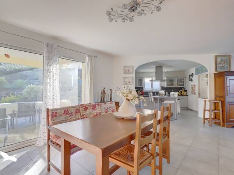 Contemporaine de 5 pièces principales — photo 1