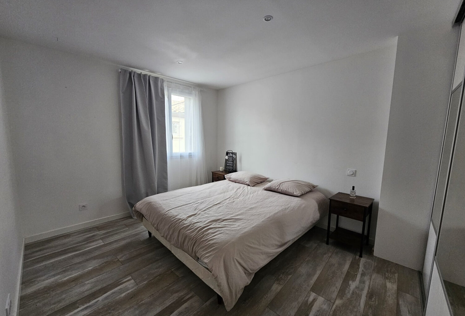 Maison intra-muros avec cour AIGUES MORTES — photo 1