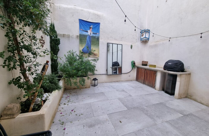 Maison intra-muros avec cour AIGUES MORTES — photo 3