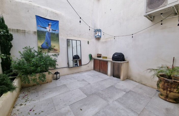 Maison intra-muros avec cour AIGUES MORTES — photo 4