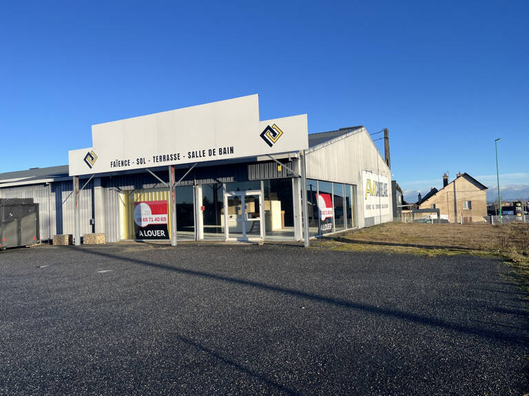 LOCAL DE 750M2 SUR L'AXE RODEZ/ LA PRIMAUBE — photo 1