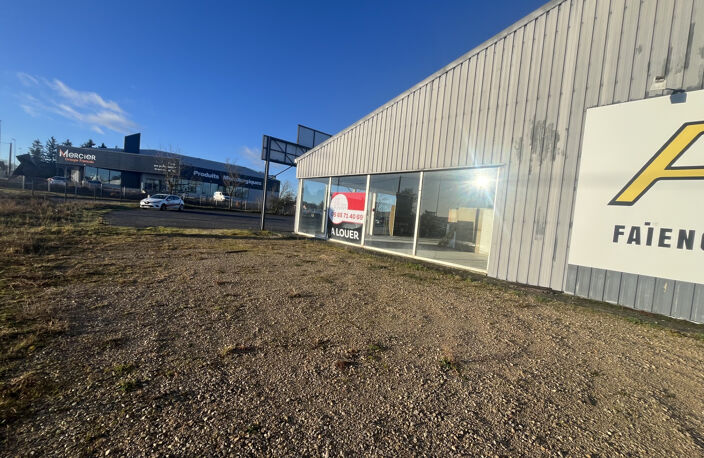 LOCAL DE 750M2 SUR L'AXE RODEZ/ LA PRIMAUBE — photo 3