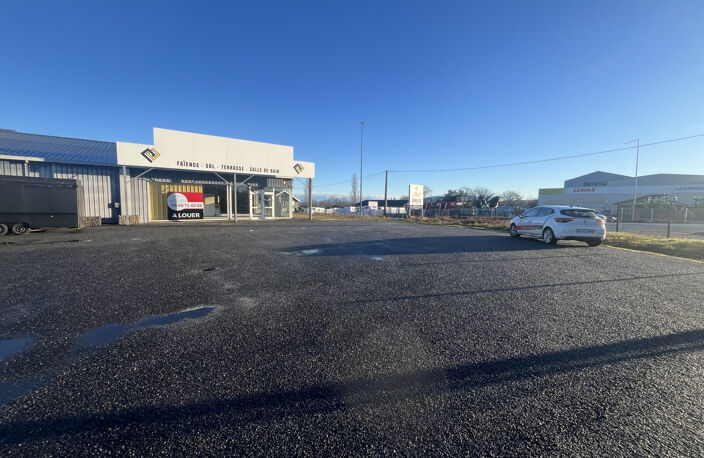 LOCAL DE 750M2 SUR L'AXE RODEZ/ LA PRIMAUBE — photo 4