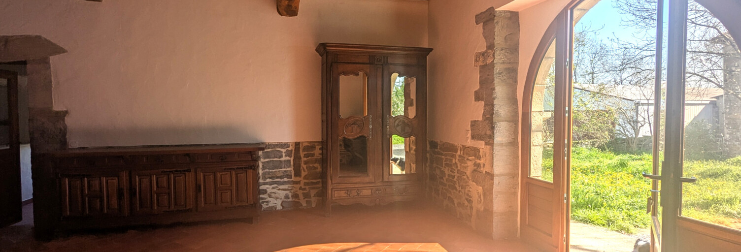 Maison 6 Pièces 232 m² à louer à Orsanco (64120)