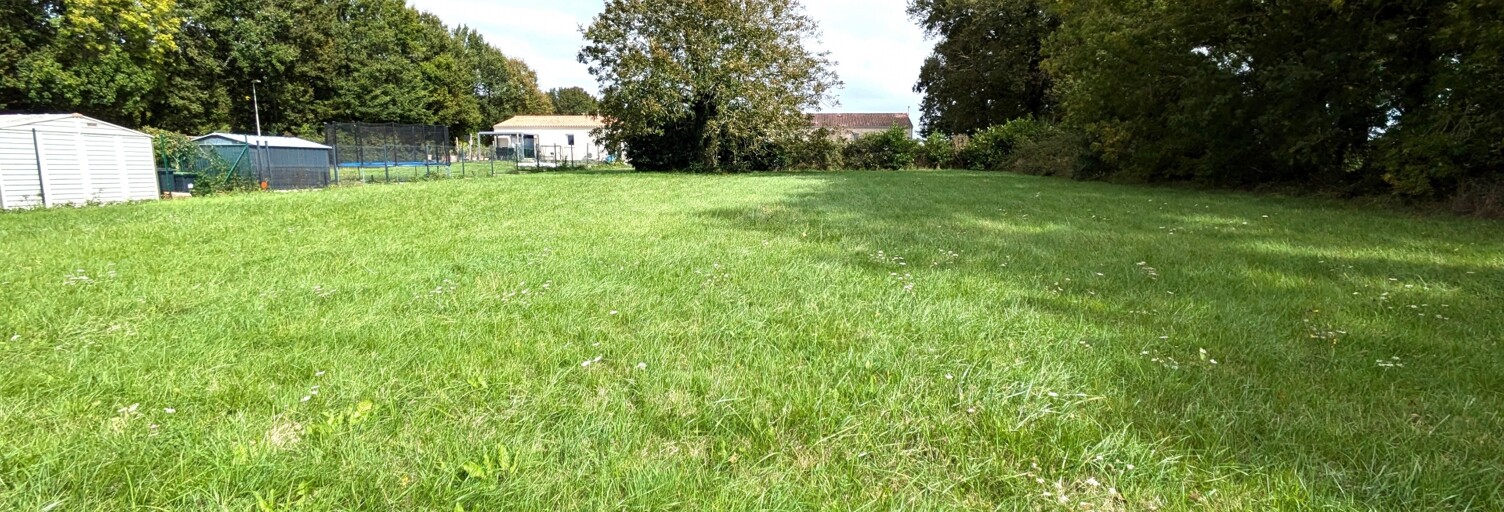 Terrain  1272 m² à vendre à Écoyeux (17770)