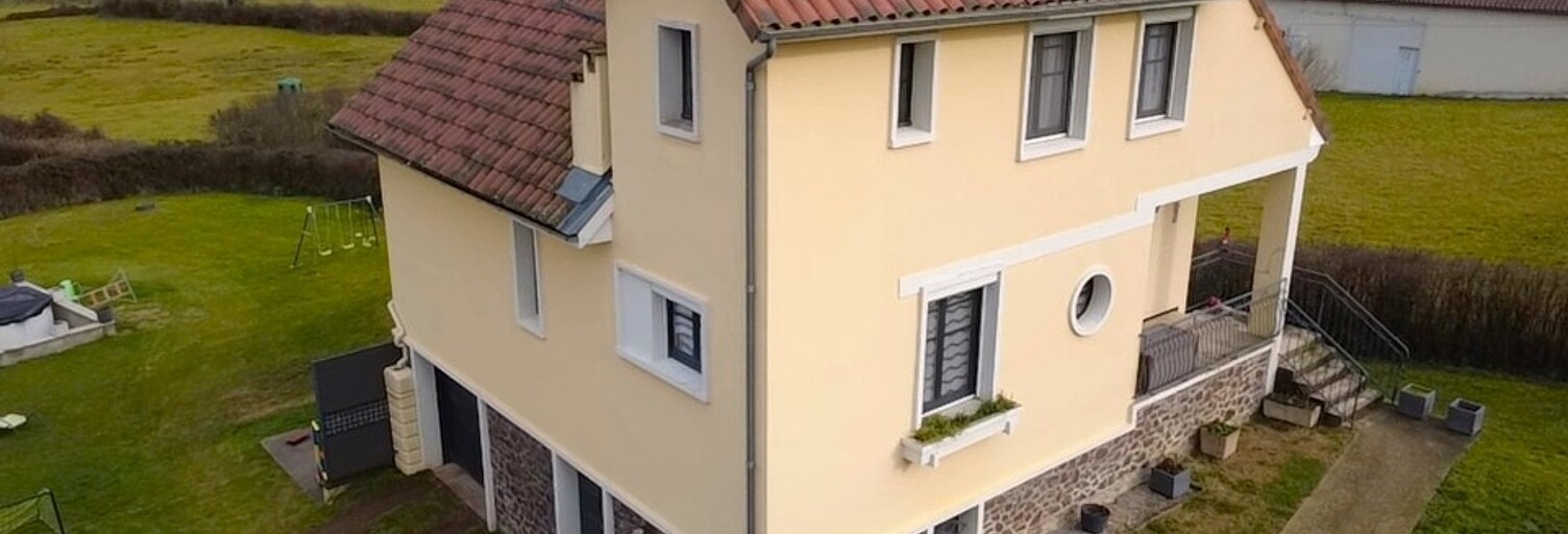 Maison 7 Pièces 135 m² à vendre à Saint-Santin-de-Maurs (15600)