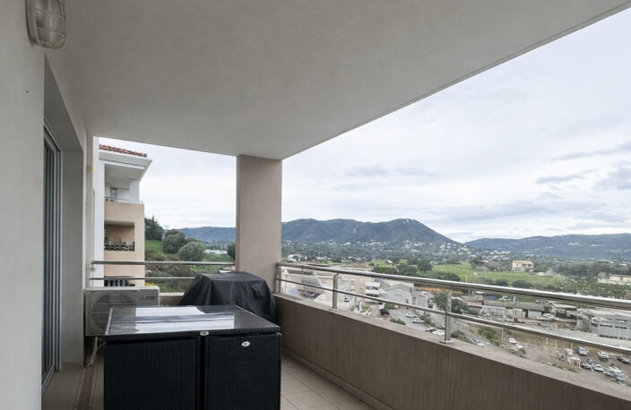 T4 - 79m2 avec terrasse et garage — photo 3