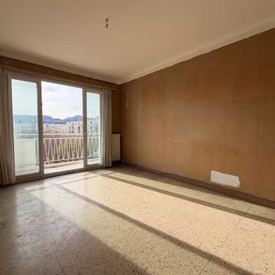 Appartement 4 pièces 240000 €