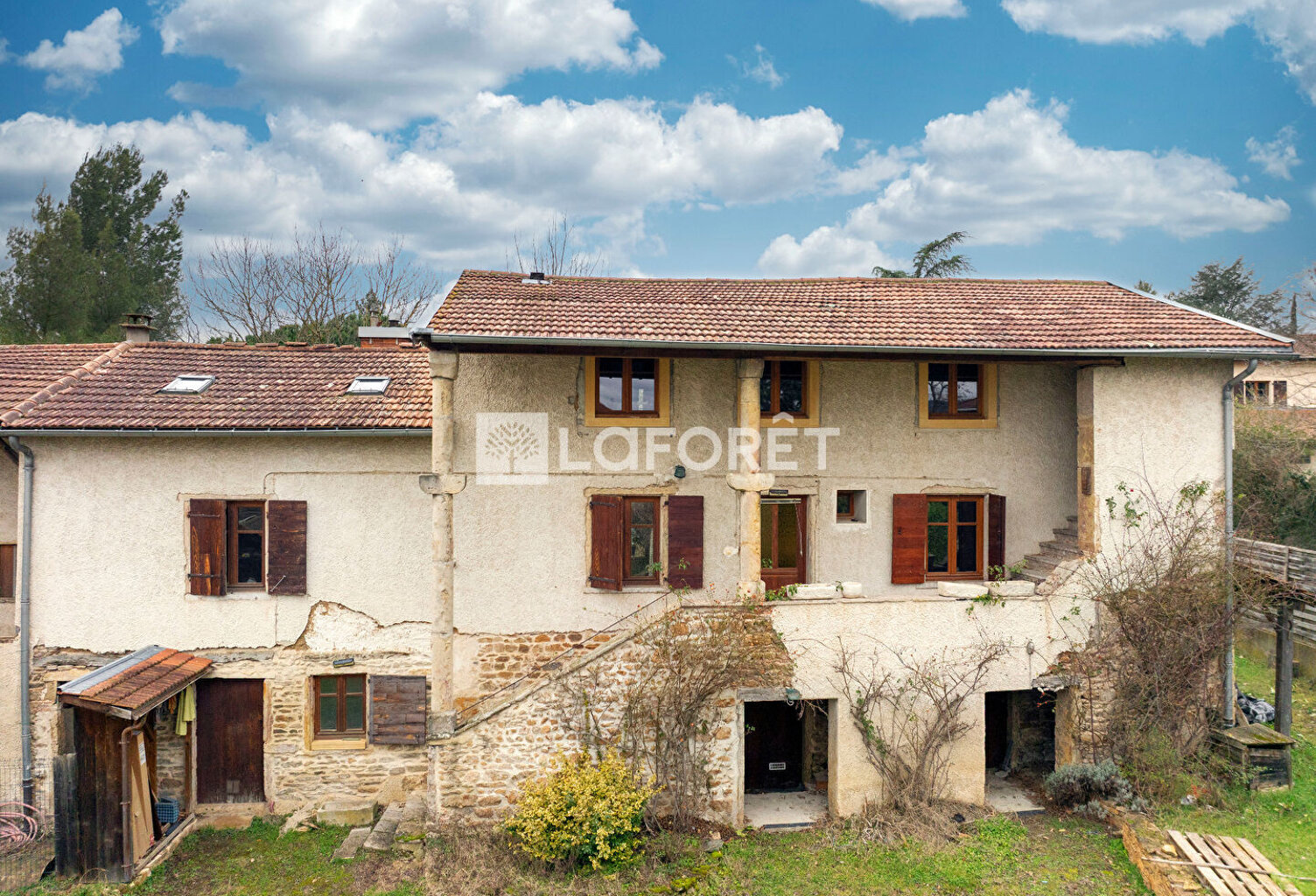 À vendre, La-Tour-de-Salvagny, ancien corps de ferme ! — photo 1
