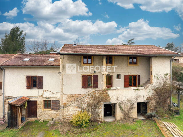 À vendre, La-Tour-de-Salvagny, ancien corps de ferme ! — photo du bien