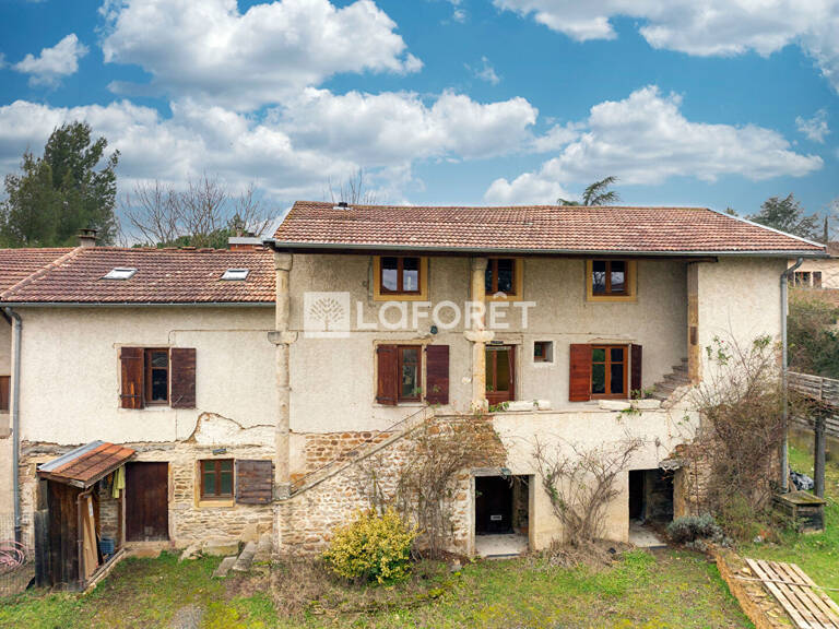 À vendre, La-Tour-de-Salvagny, ancien corps de ferme ! — photo 1