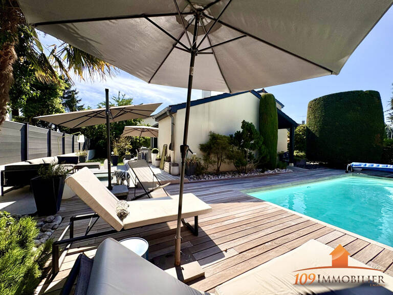 VILLA RENOVEE AVEC PISCINE IDEALEMENT SITUEE — photo 1