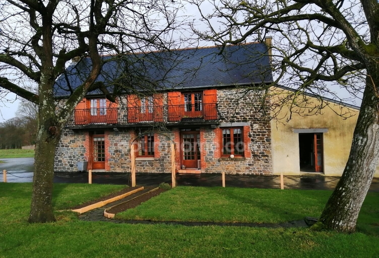 Maison à vendre 6 pièces  terrains et hangars SAINT DOMINEUC (35) — photo 1