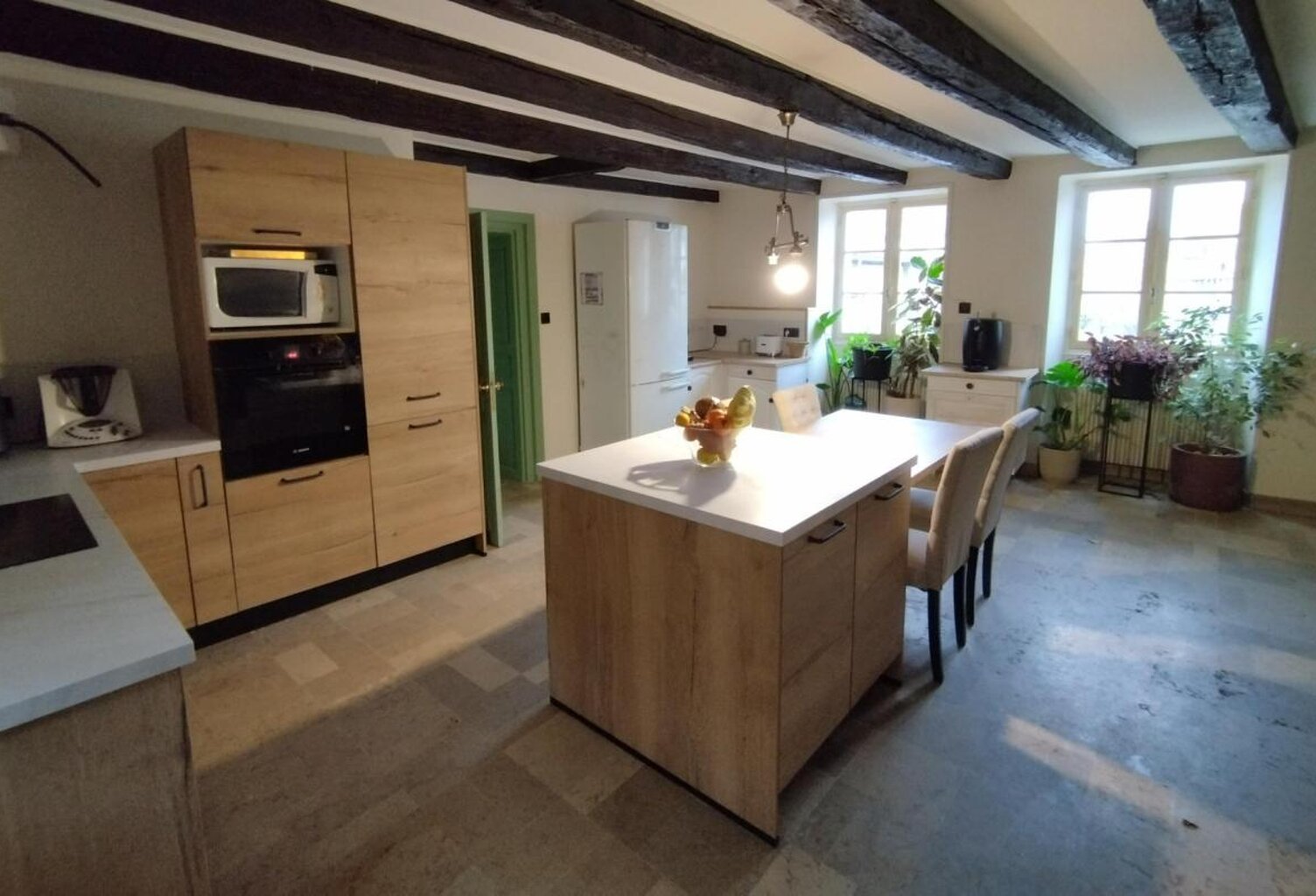Chazelles, proche La Rochefoucauld. Maison de caractère de 223 m², 5 chambres, cour et grange — photo 1