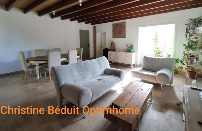 Chazelles, proche La Rochefoucauld. Maison de caractère de 223 m², 5 chambres, cour et grange — photo 4