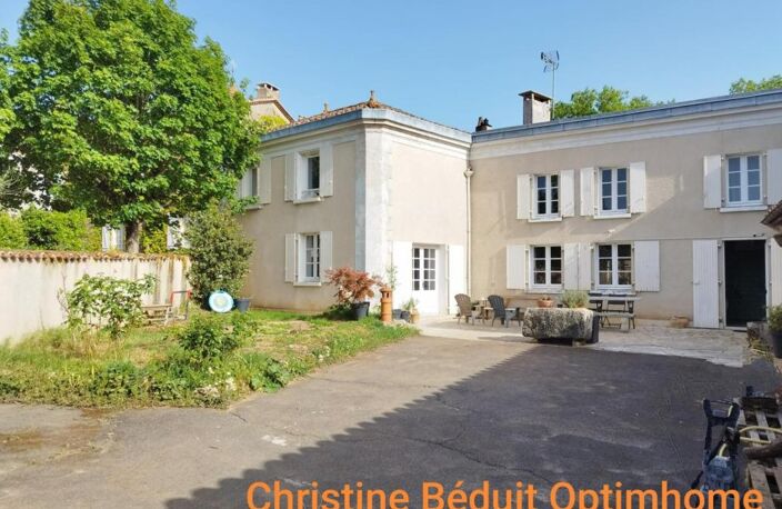 Chazelles, proche La Rochefoucauld. Maison de caractère de 223 m², 5 chambres, cour et grange — photo 5