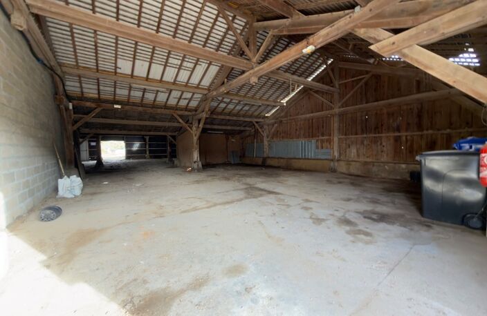 Local/bureau à louer 280 m2 — photo 2