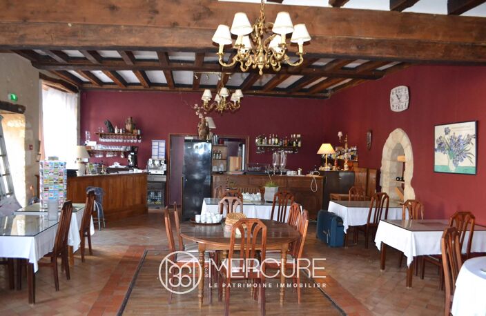 DEMEURE DE CHARME AU COEUR D'UN VILLAGE MEDIEVAL — photo 5