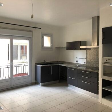 Appartement 3 pièces 735 €