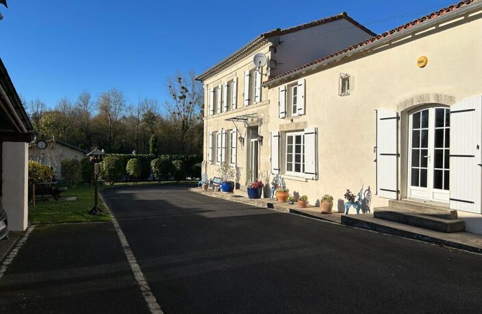 Pérignac, jolie charentaise de  pièces avec dépendances, parc, bois et piscine — photo 2