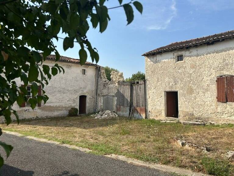Pérignac, ensemble de deux maisons anciennes à rénover avec terrain — photo 1