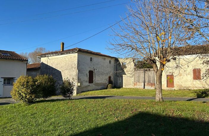 Pérignac, ensemble de deux maisons anciennes à rénover avec terrain — photo 3