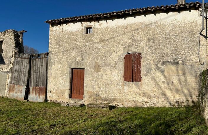 Pérignac, ensemble de deux maisons anciennes à rénover avec terrain — photo 4