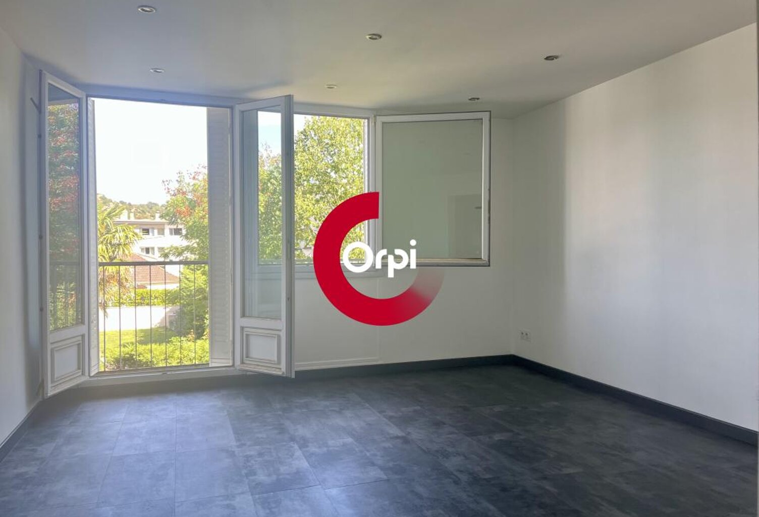 Appartement À Vendre — photo 1