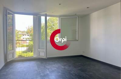 Appartement À Vendre — photo du bien