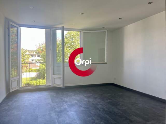 Appartement À Vendre — photo du bien