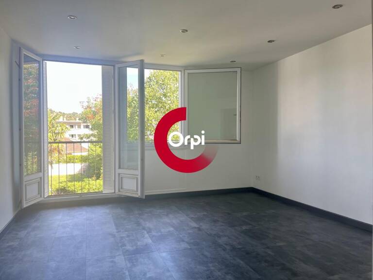Appartement À Vendre — photo 1