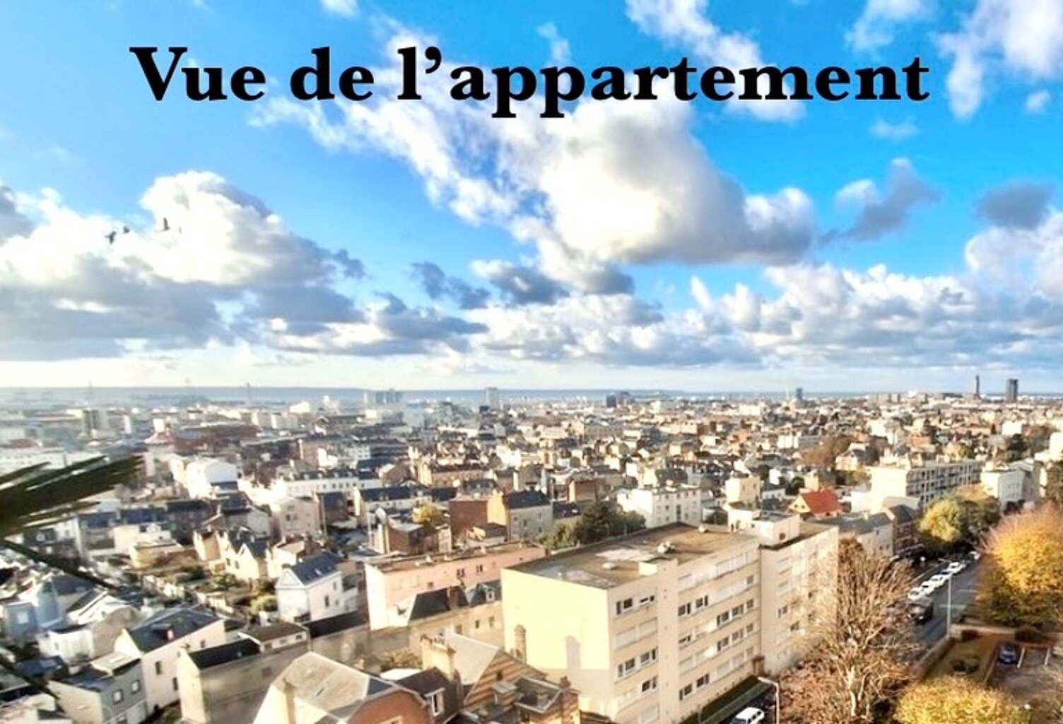*Dans le quartier des ormeaux* Appartement de 46 m² exposé Ouest, vue dégagée sur la ville et la mer, parking et cave — photo 1
