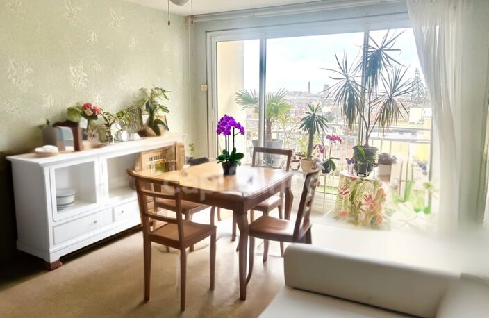 *Dans le quartier des ormeaux* Appartement de 46 m² exposé Ouest, vue dégagée sur la ville et la mer, parking et cave — photo 2
