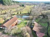 MAISON DE 220 M2, RÉNOVÉE EN 2014, TERRAIN DE 6 HA, 4 CHAMBRES, SALLE DE JEUX, 3 PUITS, ÉTANG, ASSAINISSEMENT AUX NORMES À VENIR, POMPE À CHALEUR DE 2016 AVEC CHAUFFAGE AU SOL, FIBRE OPTIQUE — photo 2
