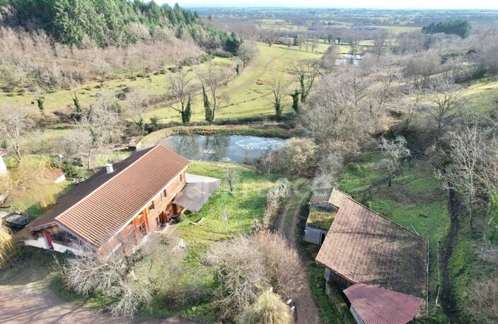 MAISON DE 220 M2, RÉNOVÉE EN 2014, TERRAIN DE 6 HA, 4 CHAMBRES, SALLE DE JEUX, 3 PUITS, ÉTANG, ASSAINISSEMENT AUX NORMES À VENIR, POMPE À CHALEUR DE 2016 AVEC CHAUFFAGE AU SOL, FIBRE OPTIQUE — photo 2