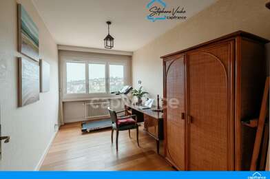 Appartement 5 pièces 164000 €