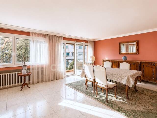 Appartement 156 m² Ascenseur–Garage – — photo du bien